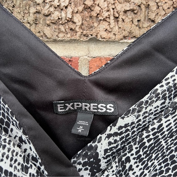 Express Black and Gray Surplice Front Tie Waist Snakeskin Print Chiffon Blouse - Picture 4 of 4